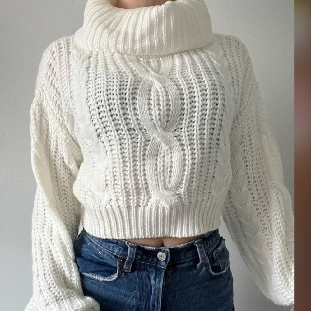 ✨OOTDFash Ivory Sweater Sz S✨